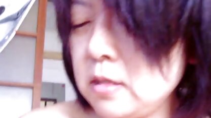 A ruiva chupa pilas de melhores videos porno em hd um gerente sénior na sala das Traseiras.