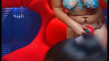Uma jovem a chupar Membros à porno hd cu volta do seu namorado ansioso
