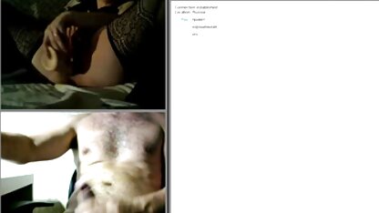 As Lésbicas porno real em hd tomam banho e depois lambem e esfregam o chapéu no quarto.