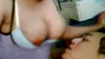 Um membro na pornoqualidadehd boca e vagina.