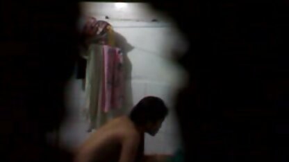 Empregada vídeo pornô hd experiente em Pikaper a espalhar-se por sexo anal