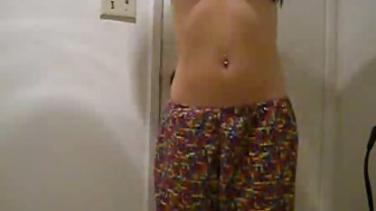 Morena Latina a fazer sexo vaginal pornô hb numa cama de casal.