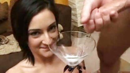 Um homem come um asiático peludo numa cadeira e gostosas porn hd vem-se na cara dela
