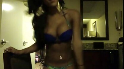 Que se foda o rabo Masturbador solitário no trabalho com a ajuda de uma máquina de sexo porno 1080p torrent na câmara