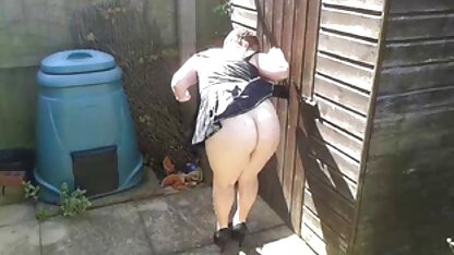 Duas namoradas num vestido curto filme porno completo legendado e brilhante numa rua cheia de gente