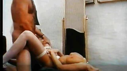 O condutor vídeo pornô brasileiro em hd anda a comer um companheiro de viagem e vagabundos na cara.