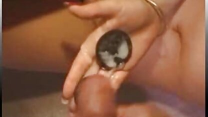O Buddy tem uma video porn gratis hd tatuagem da MILF no meio da floresta.