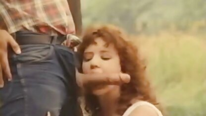 Dona de casa em meias hahala um broche na cozinha videos porno em alta resolução