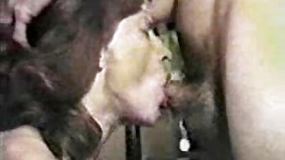Macho não é sexo Rapado com uma loira de meias em um lençol e cum na videos de sexo gratis em hd boca