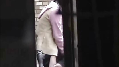 Ebari deu para ver uma garota que é hd vídeos pornô como eles estão fodendo sua melhor amiga com um vestido de renda