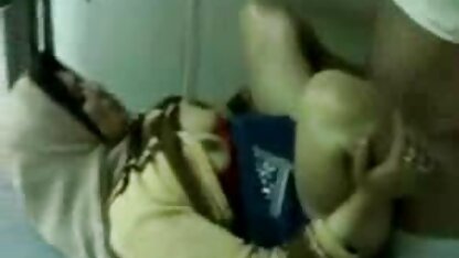 Linda loura super porno em hd de sapatos de desporto dedo Clítoris