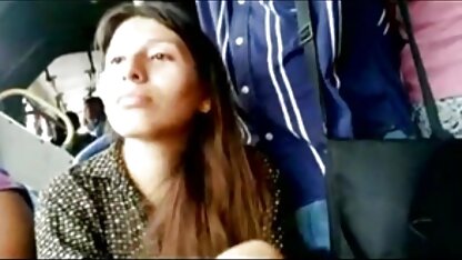 Sexo caseiro porno hd polar de casal jovem em frente à webcam