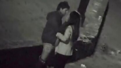 Mulheres masturbação anal com um dildo espesso vídeo pornô brasileiro em hd