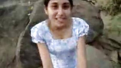 Mulheres sensuais de cabedal preto dão vídeos pornos em hd ao bajulador Branco lambido e fodido na casa de banho