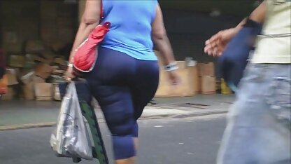 Miúda gira a provocar a namorada com vídeo de pornô hd as pernas perfeitas.