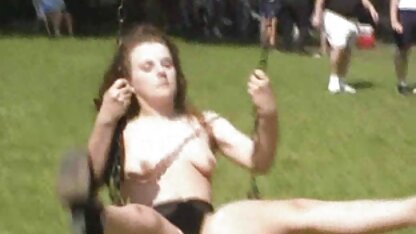Morena com púbis peludos borrou-se com óleo e os dedos fodidos porno 4k torrent na vagina.