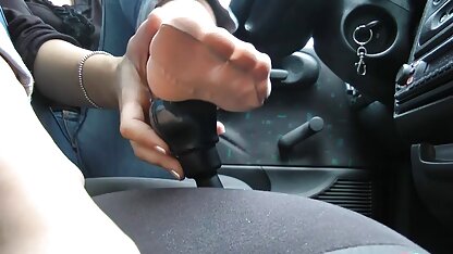 Mãe com jovem loira divirta-se com homem negro e melhores pornôs em hd brinquedo sexual