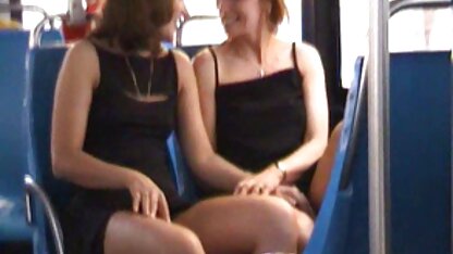 Acariciar filmes de sexo gratis em hd a rapariga de cabelo comprido.
