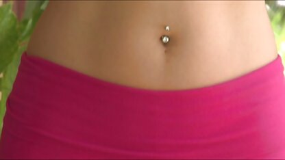 O peito grande cedeu em áreas porno hd novo públicas.