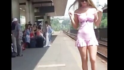 Lágrimas jovens chupam e montam o pénis do namorado no autocarro melhores pornô hd