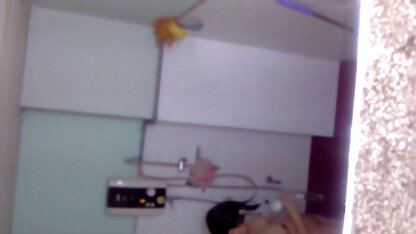 O produtor os melhores vídeos pornô em hd coberto de tetas é uma rapariga esbelta depois de foder