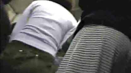 A pornô em hd rapariga, não largava as meias, empurrava vibradores de borracha no rabo e no chapéu.
