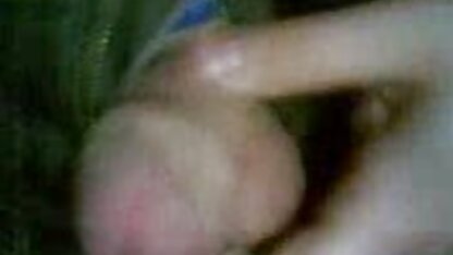 A Foxi Di tem um pénis em ambos porno desenho hd os buracos.