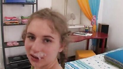 A ruga Loura leva um homem pono em 4k de 18 anos enrola-se e chupa