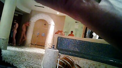 A mulher faz um broche profundo ao marido na sala o melhor do porno brasileiro em hd de estar do apartamento.
