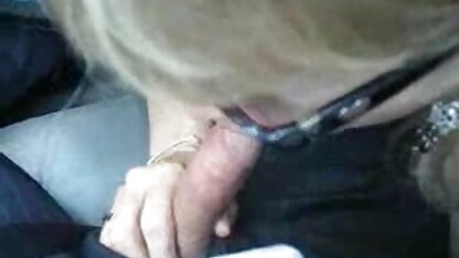 Rapaz a comer pornô anal hd um boné mãe Eva Lange com collants vermelhos e graffiti de anéis de mamilo
