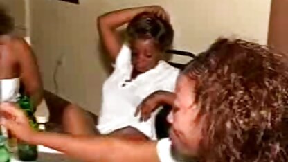 A Ebony mostra seios porn hd brasileiras lindos fora de casa.