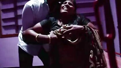 Uma jornalista com roupas, sexo com uma porno em desenho hd loira no escritório, com um Clítoris a furar.