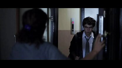 Um homem que controla porno hd torrents raparigas nuas, ele sente.