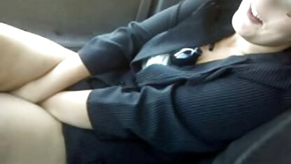 Morena com um vestido preto a chupar o vídeo pornô em hd grátis hahala
