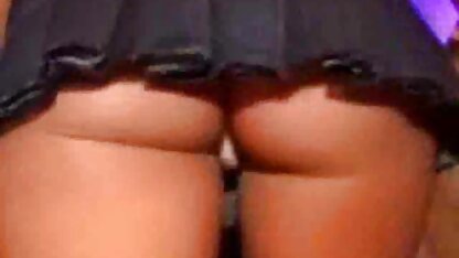 Cabelo Ruivo grande a exibir rabo grande ponor em hd e os seus seios na praia