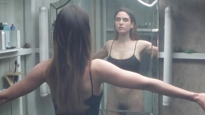 Ela empurrou as calças videos porno nacional em hd cor-de-rosa.