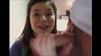 Loira Sexy gira o rabo em melhores pornô hd frente à Câmara